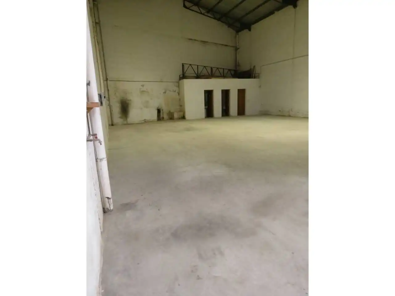Industrial buildings for rent in Cabra