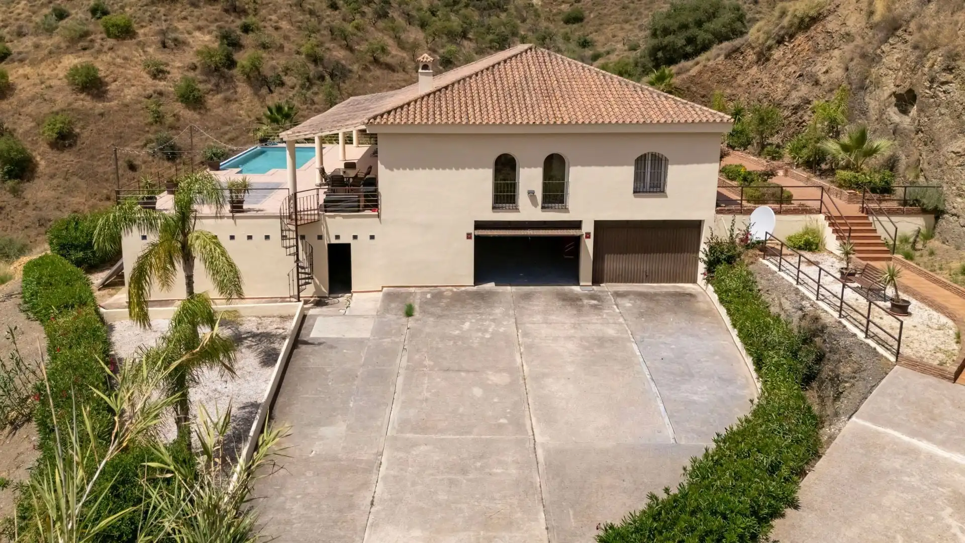 Vista exterior de Finca rústica en venda en Cártama amb Aire condicionat, Traster i Piscina