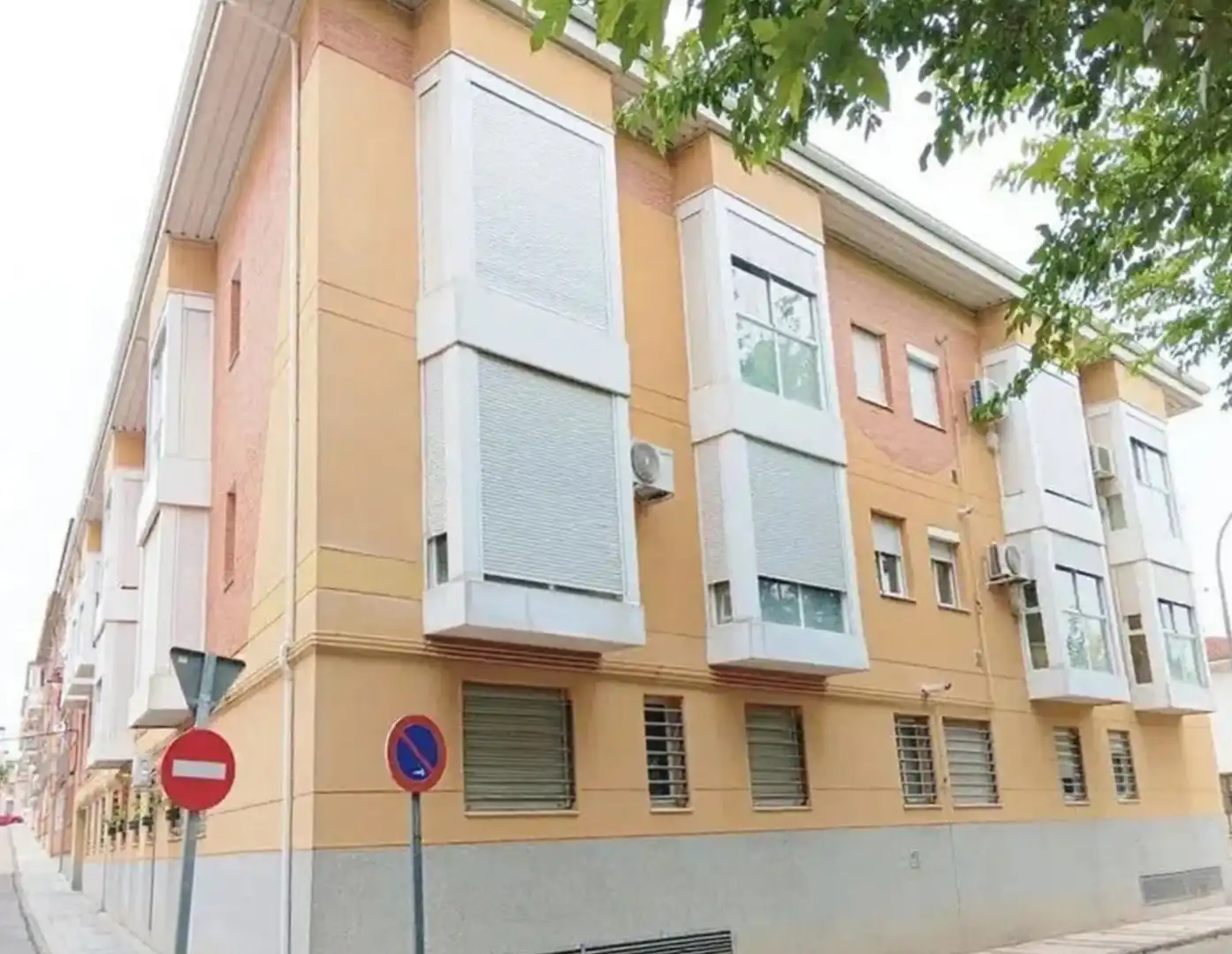 Exterior view of Flat for sale in Marchamalo  with Heating