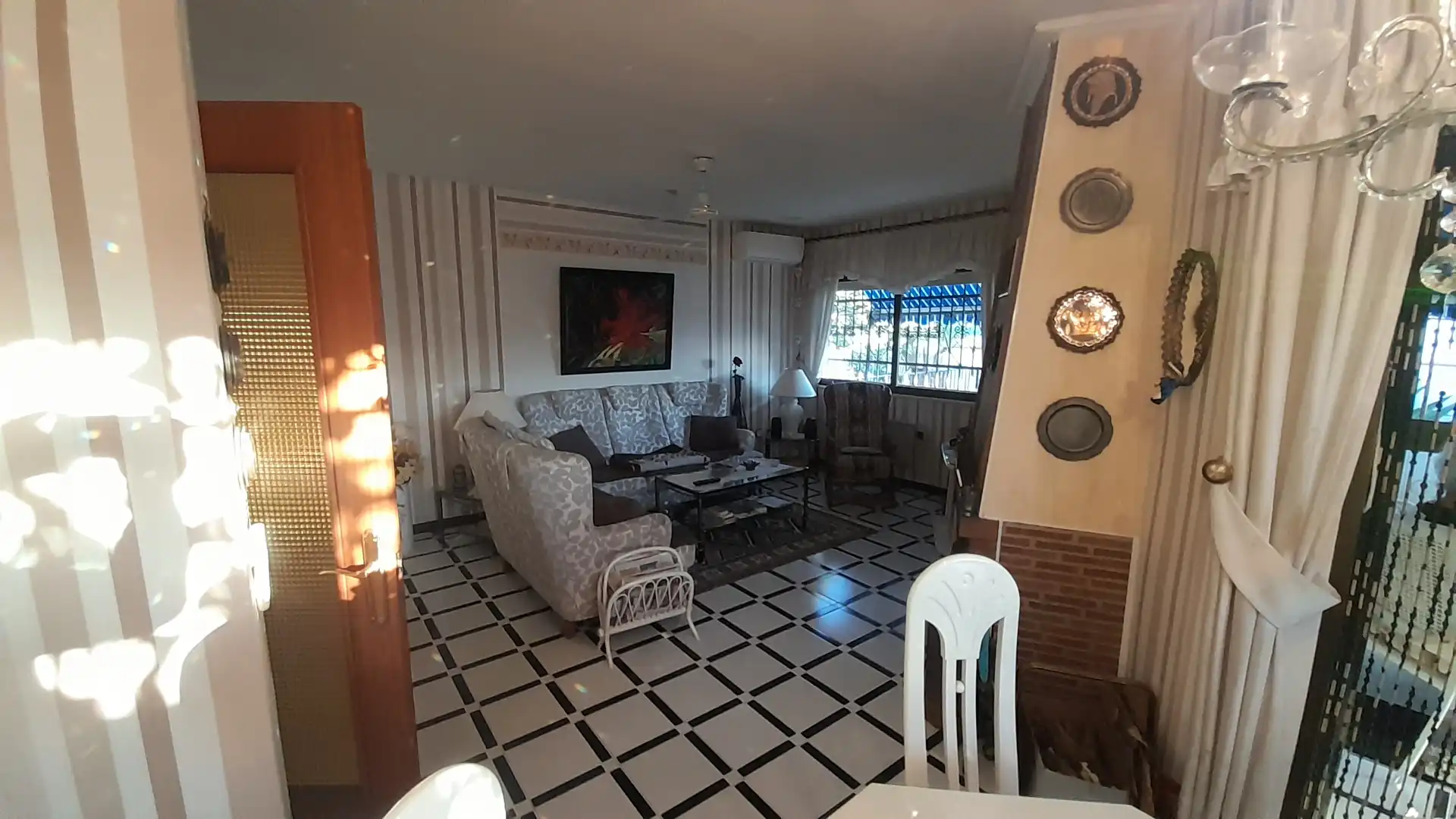 Sala d'estar de Casa o xalet en venda en Vélez-Málaga amb Aire condicionat, Calefacció i Jardí privat