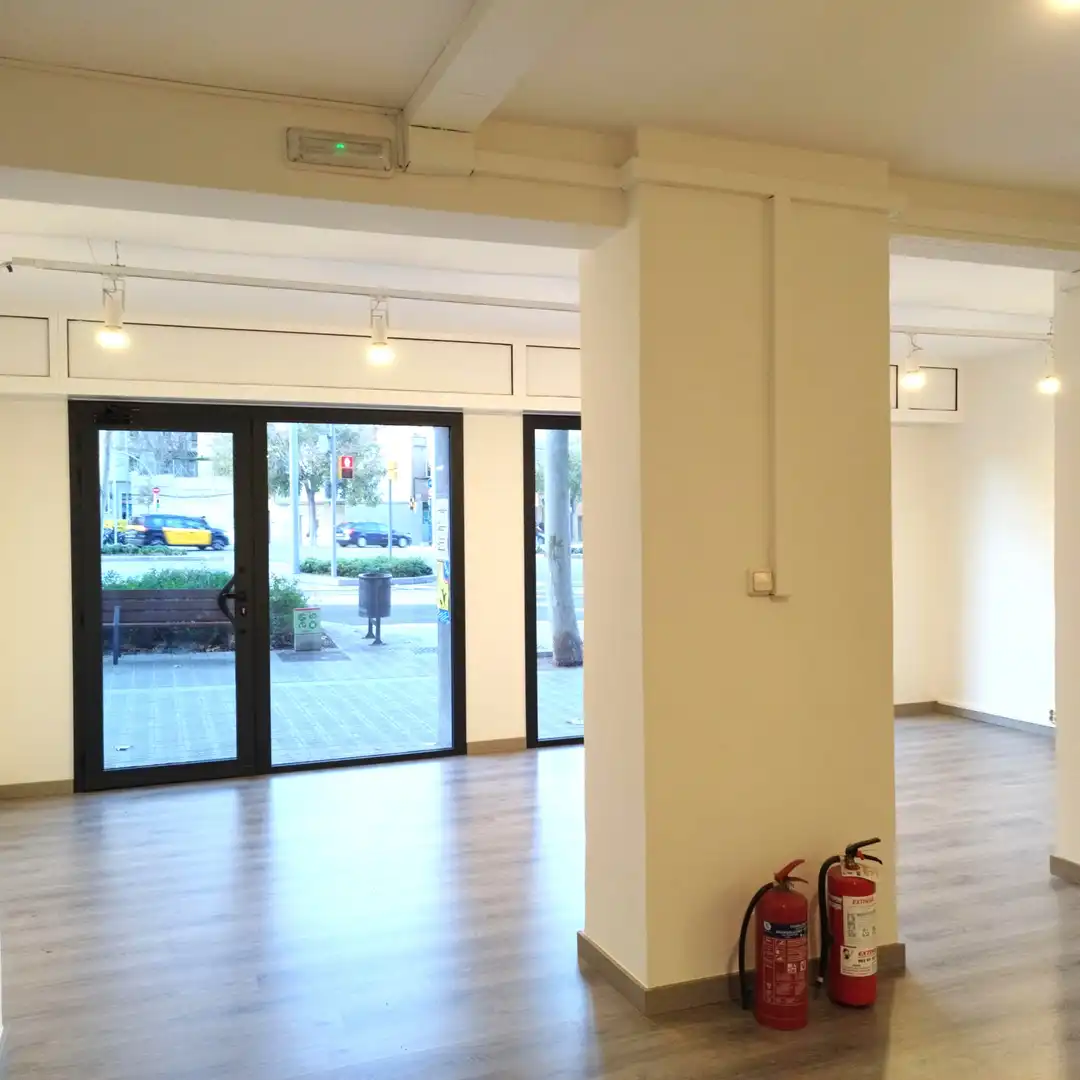 Commercial properties for sale in Barcelona  with Parquet flooring