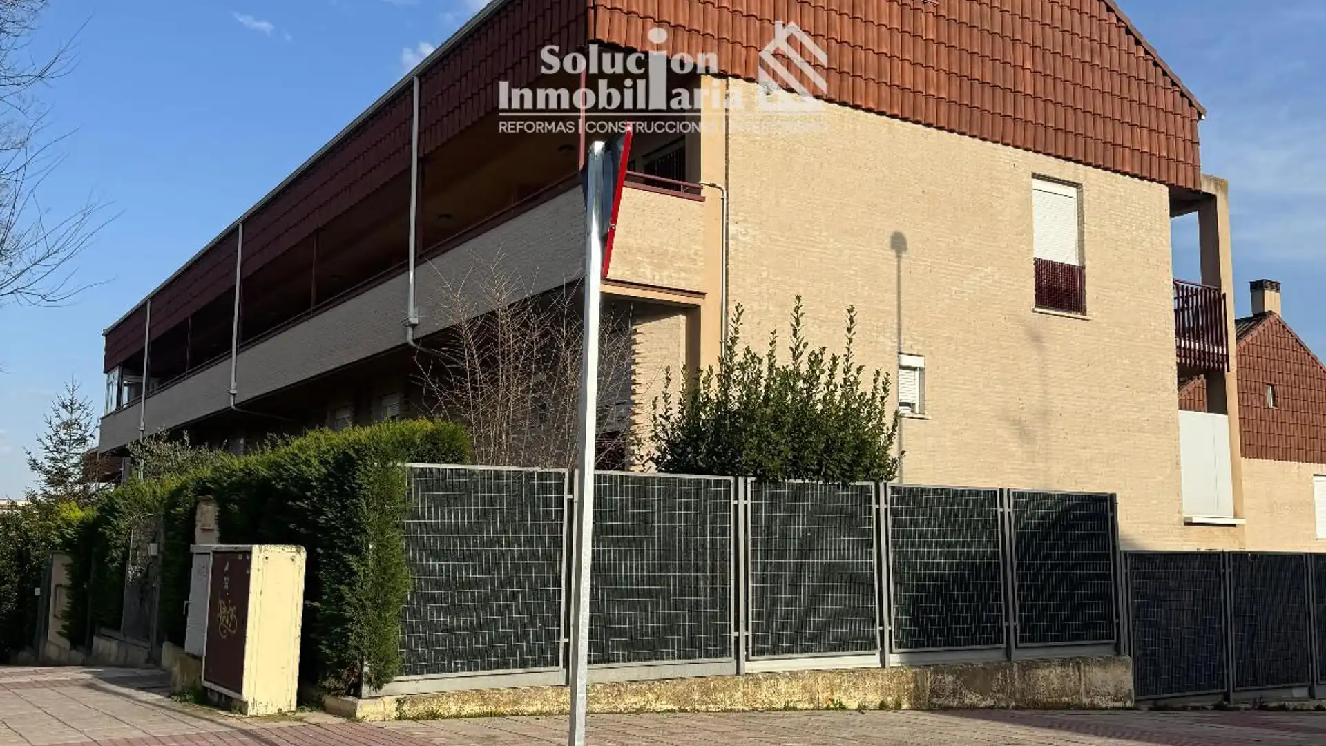 Vista exterior de Dúplex en venta en Salamanca Capital con Calefacción, Terraza y Piscina