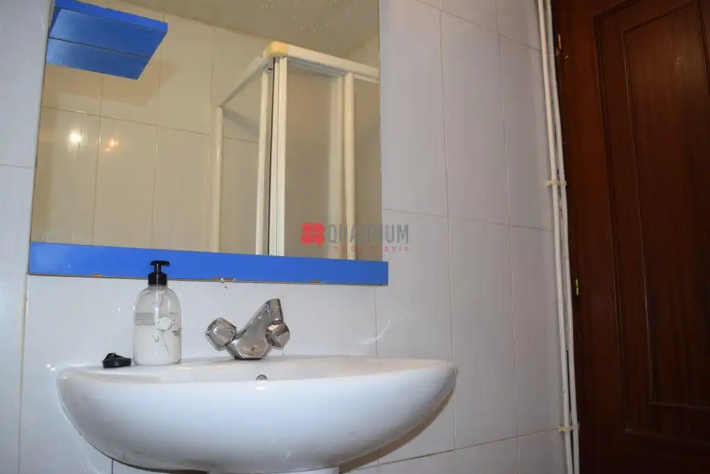 Bany de Casa o xalet en venda en Teo amb Jardí privat