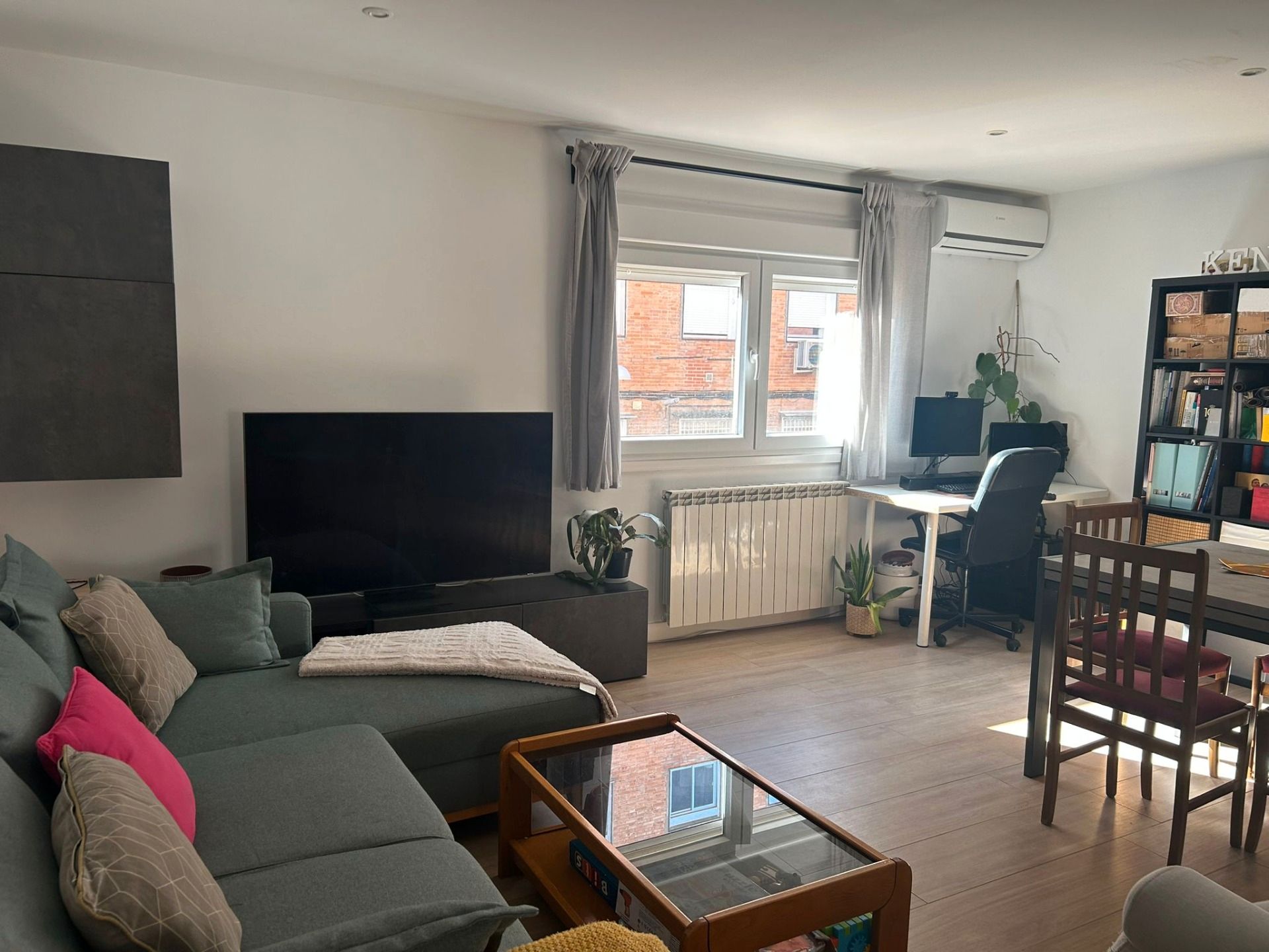 Sala d'estar de Pis de lloguer en  Madrid Capital amb Aire condicionat, Calefacció i Moblat