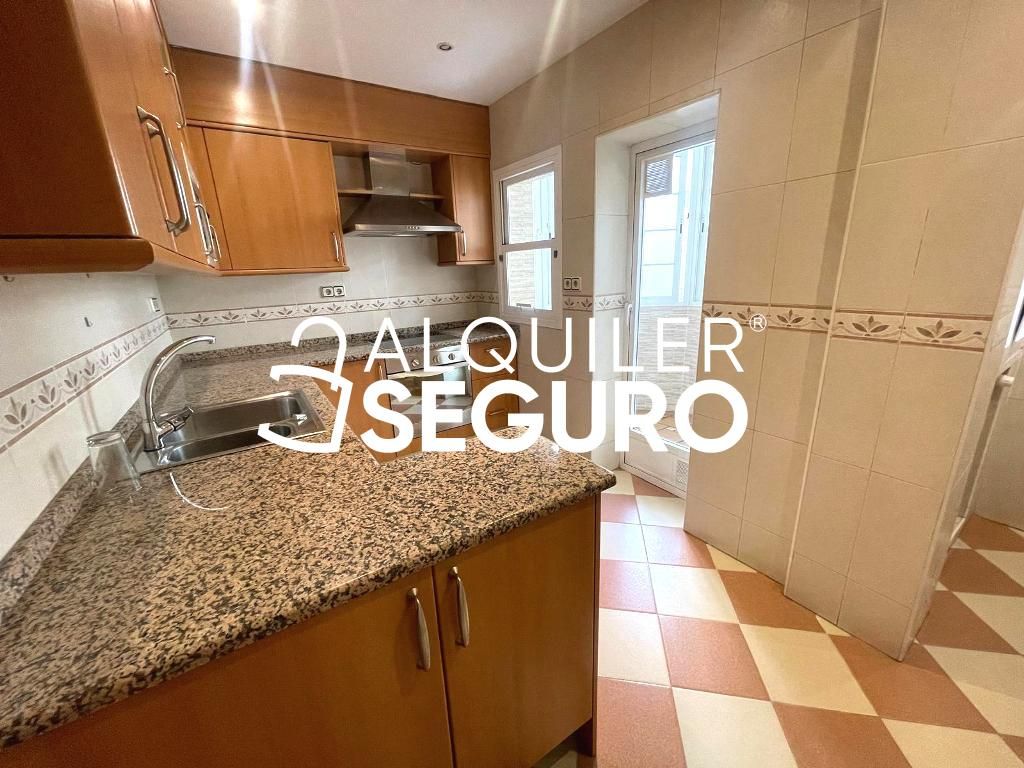 Cocina de Piso de alquiler en  Madrid Capital con Aire acondicionado, Calefacción y Terraza