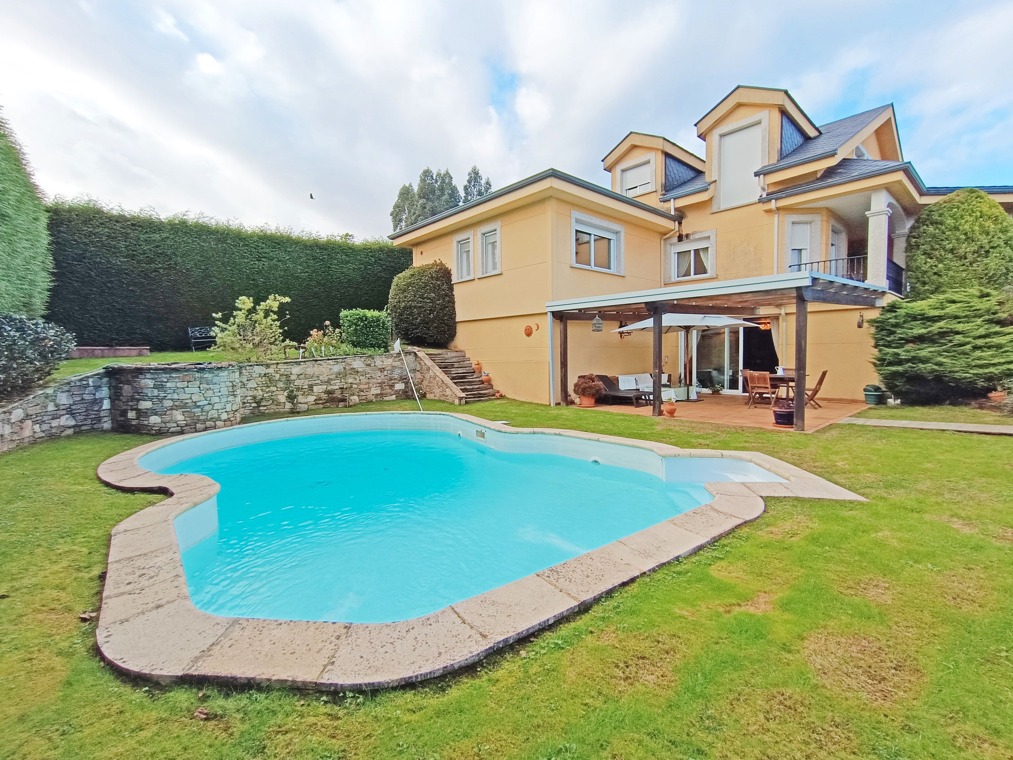 House or chalet for sale in Calle Cruz de Sar, Bergondo