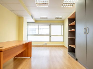 Oficina amb ascensor de lloguer a Calle COSO 67