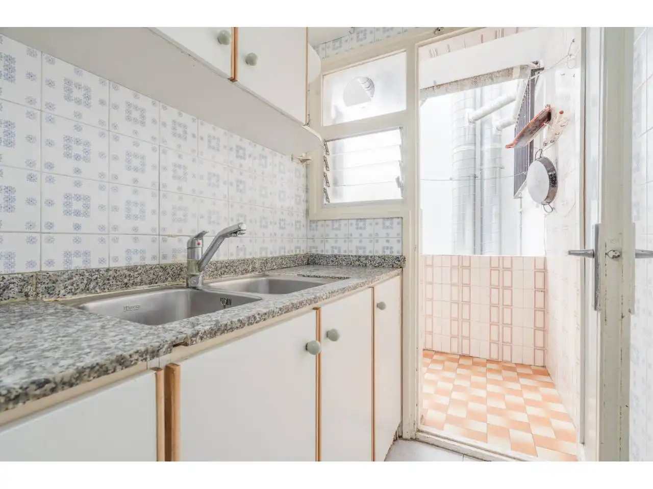 Kitchen of Flat for sale in Terrassa  with Air Conditioner