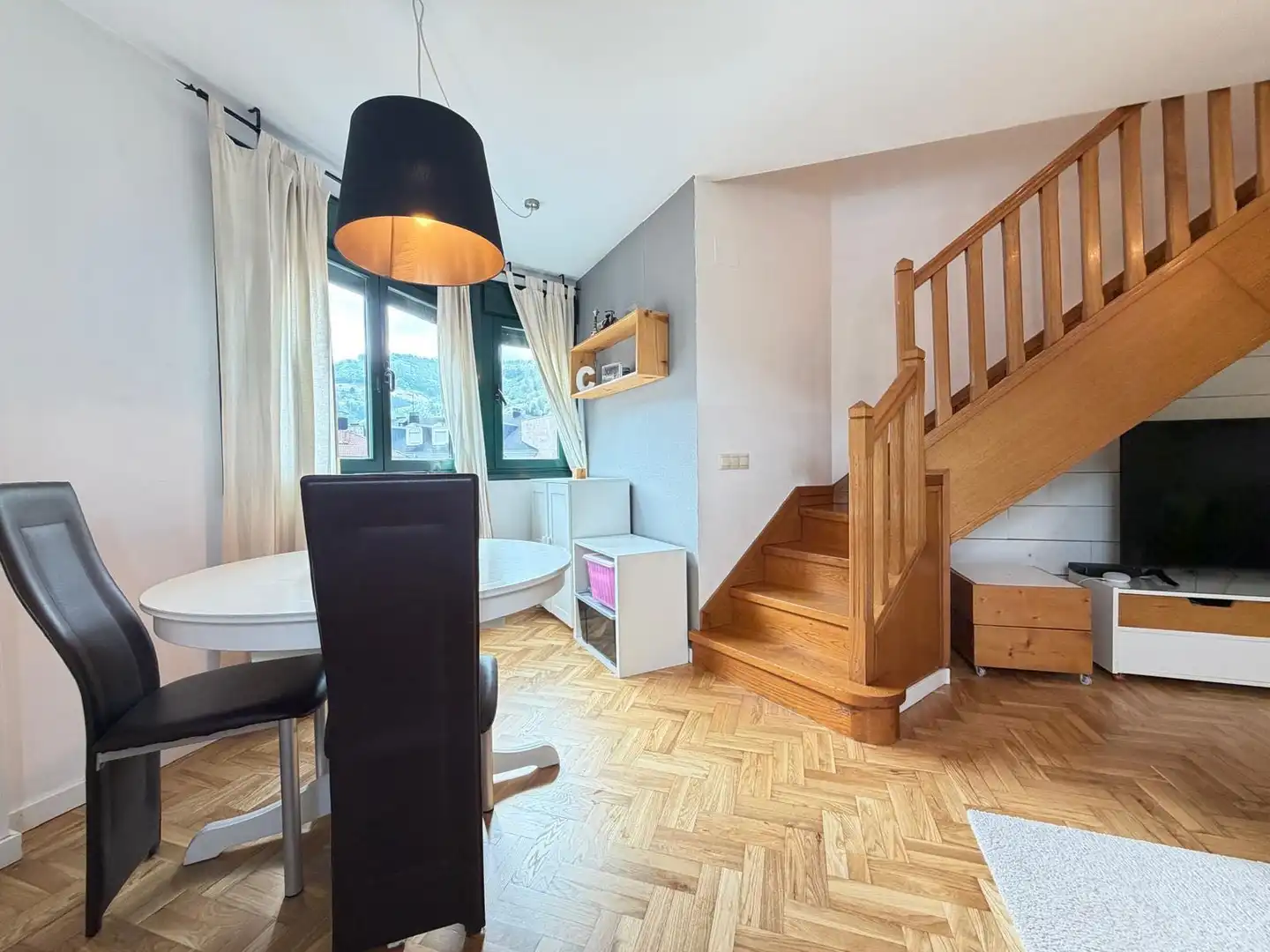 Sala de estar de Dúplex en venta en Mieres (Asturias) con Calefacción, Parquet y Trastero