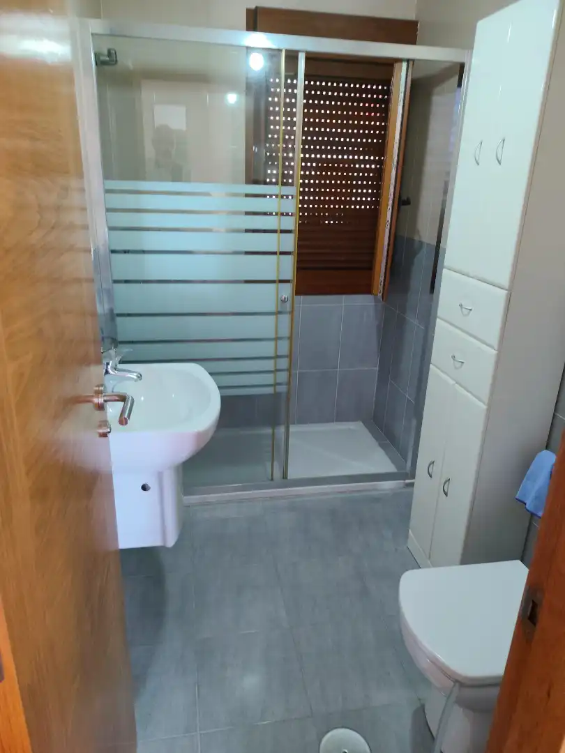 Badezimmer von Wohnung zur Miete in Ribeira mit Heizung, Privatgarten und Parkett