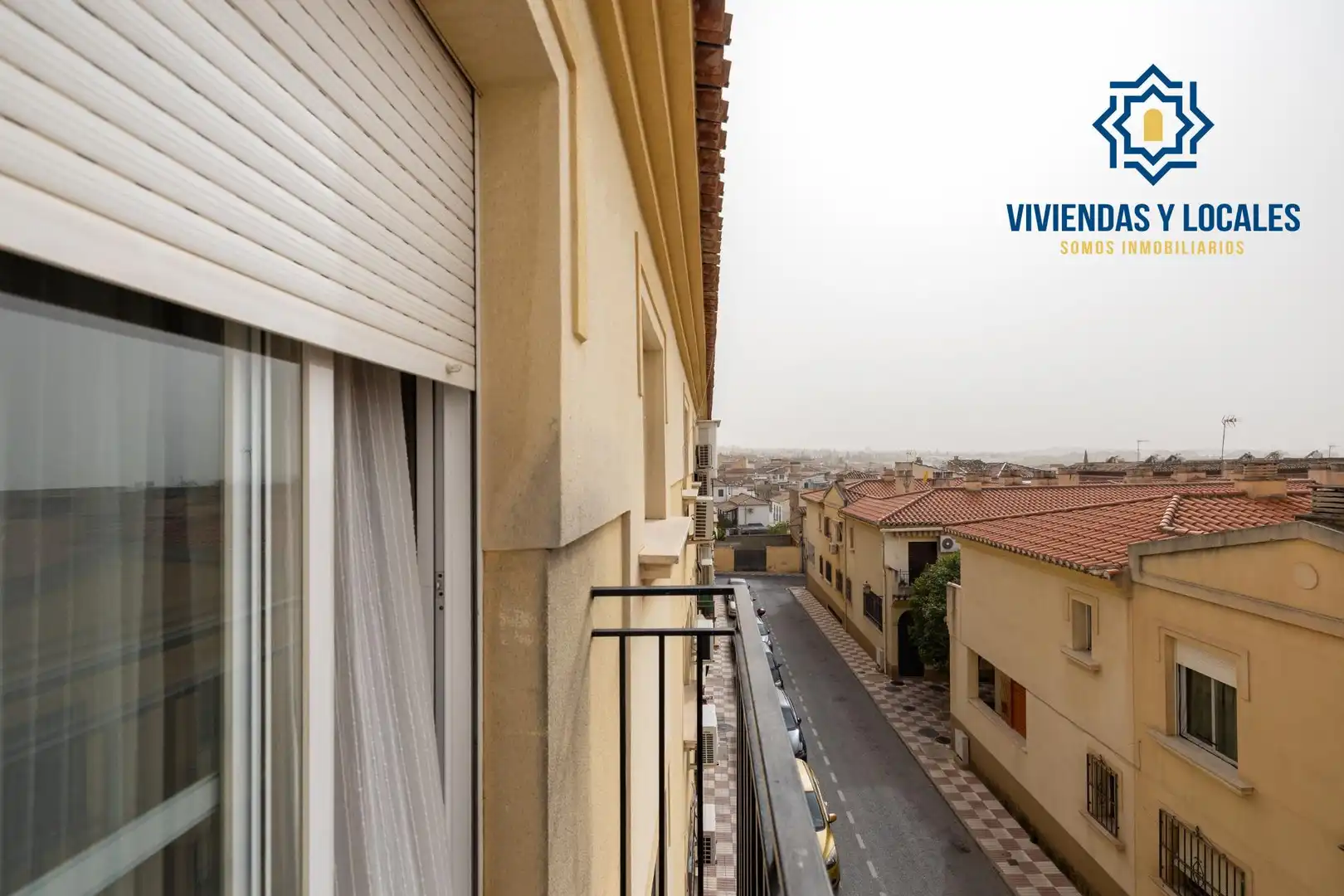 Vista exterior de Piso en venta en La Zubia con Calefacción y Balcón