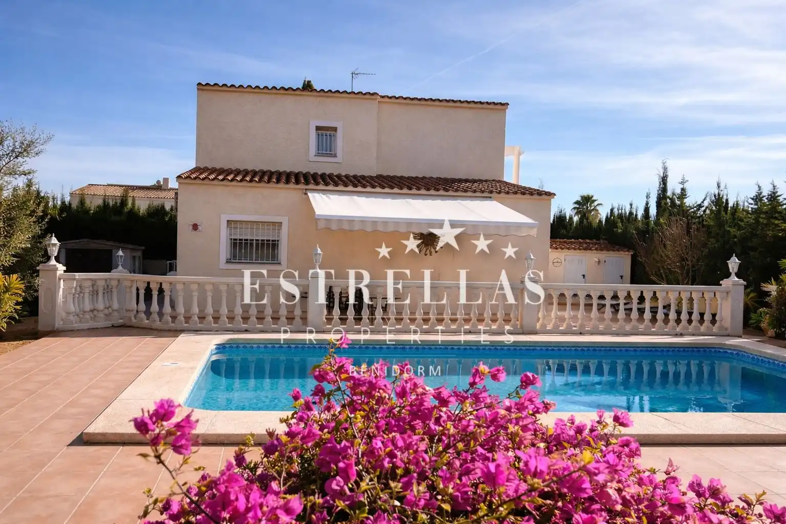 Vista exterior de Casa o chalet en venta en La Nucia con Aire acondicionado, Calefacción y Jardín privado