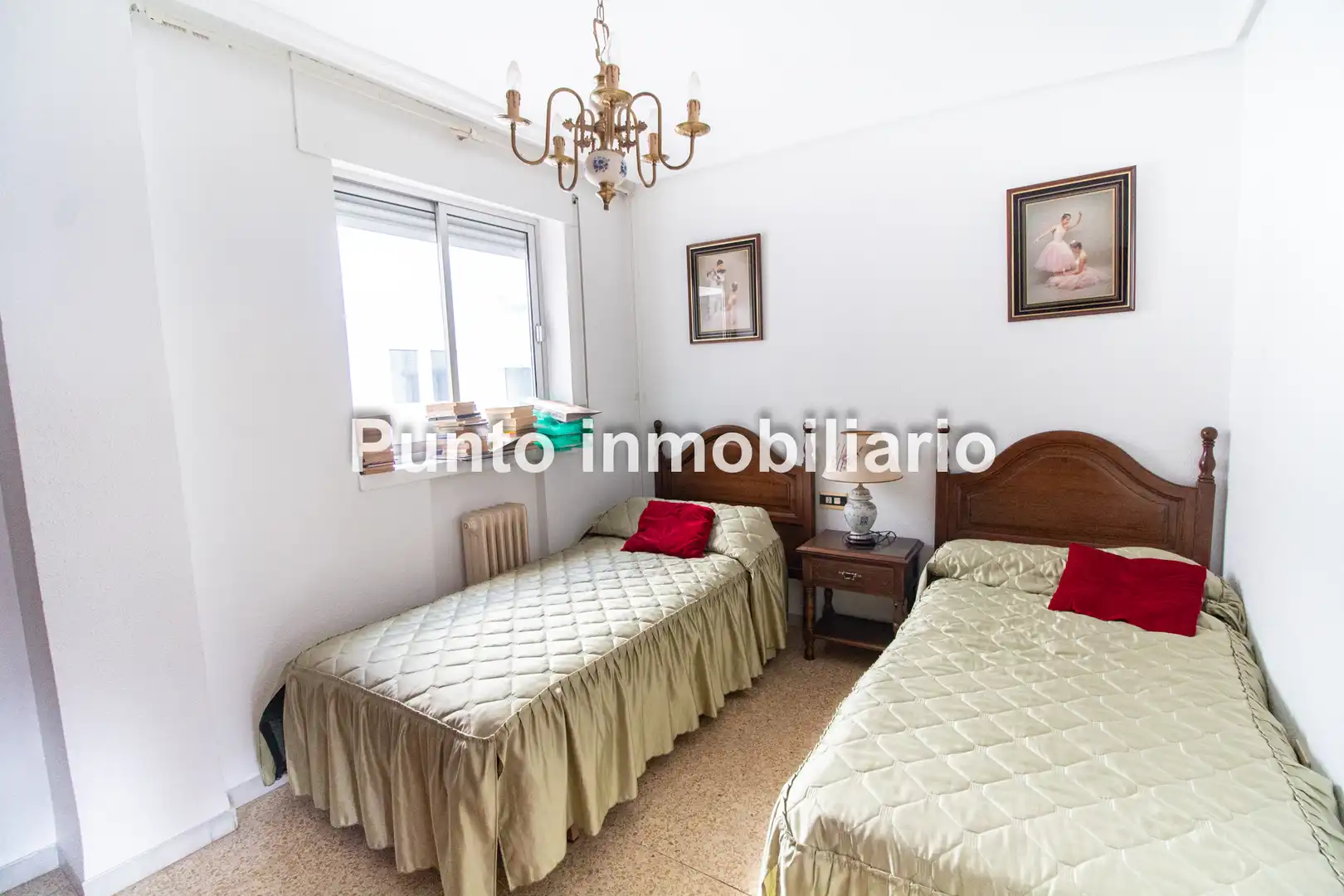 Sala d'estar de Pis en venda en Valladolid amb Calefacció, Parquet i Terrassa