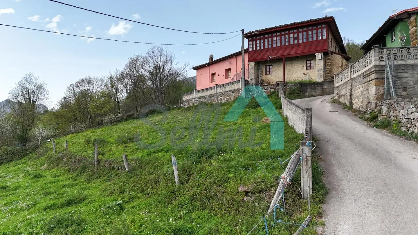 Einfamilien-Reihenhaus zum Verkauf in Quirós mit Privatgarten und Terrasse