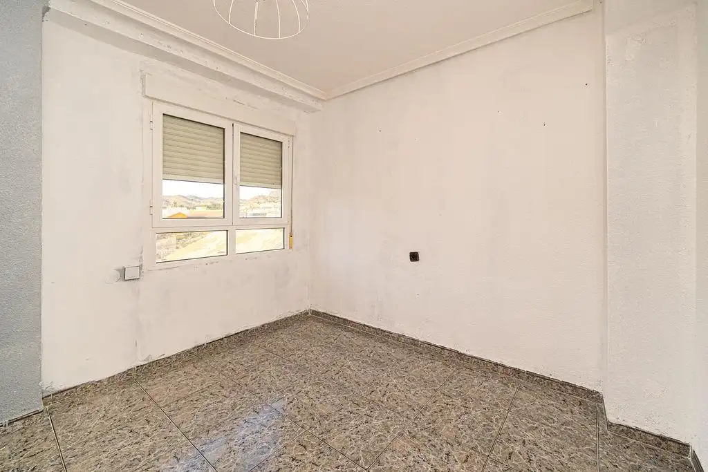 Dormitori de Pis en venda en Elda amb Aire condicionat i Balcó