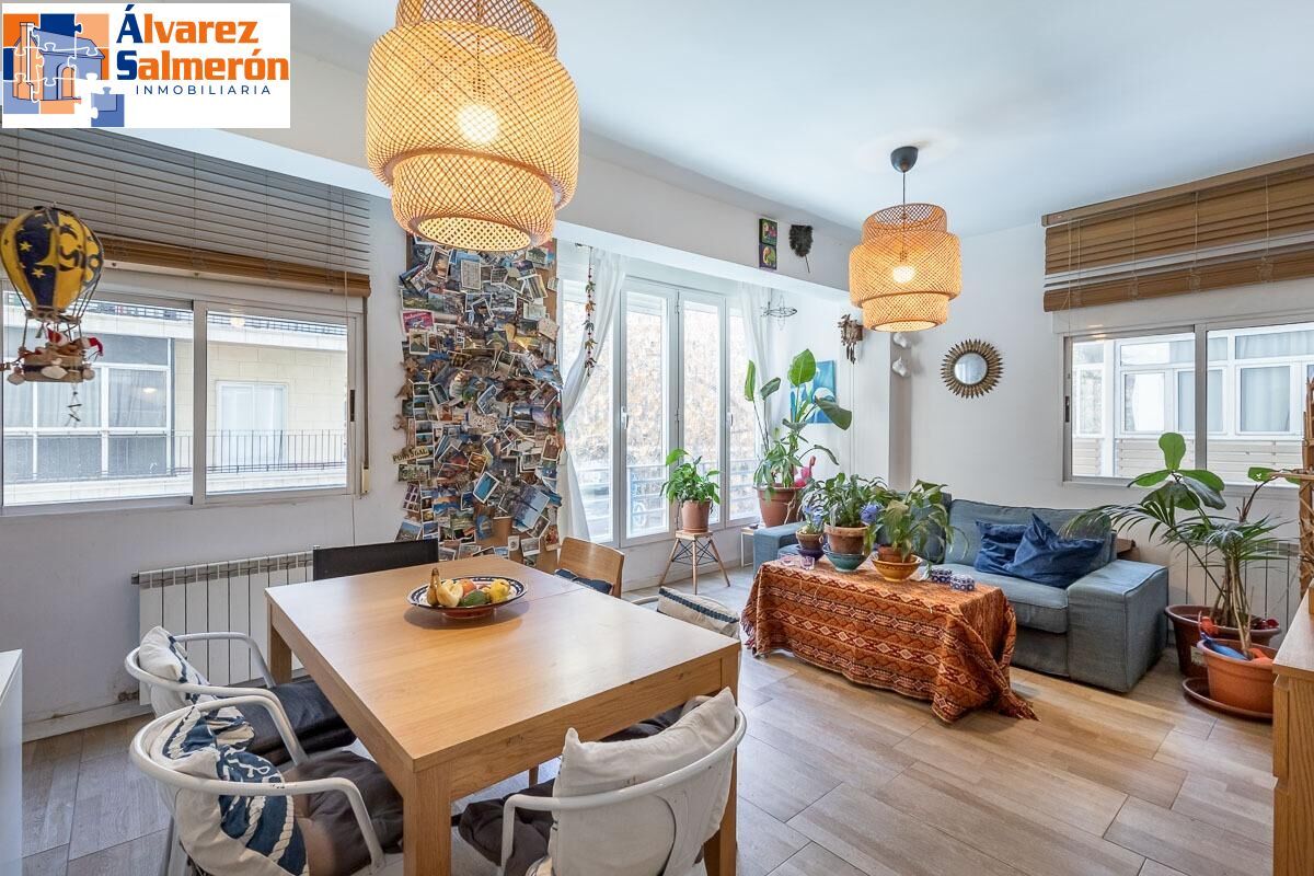 Sala de estar de Piso en venta en  Granada Capital con Calefacción, Trastero y Balcón