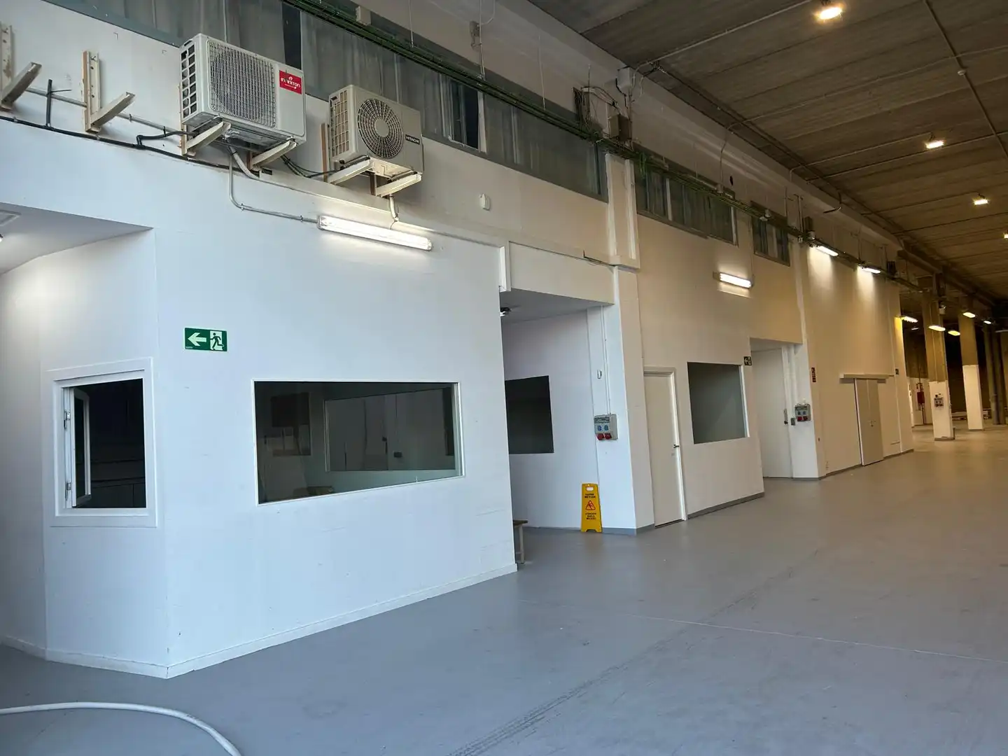 Industrial buildings for rent in Finestrelles