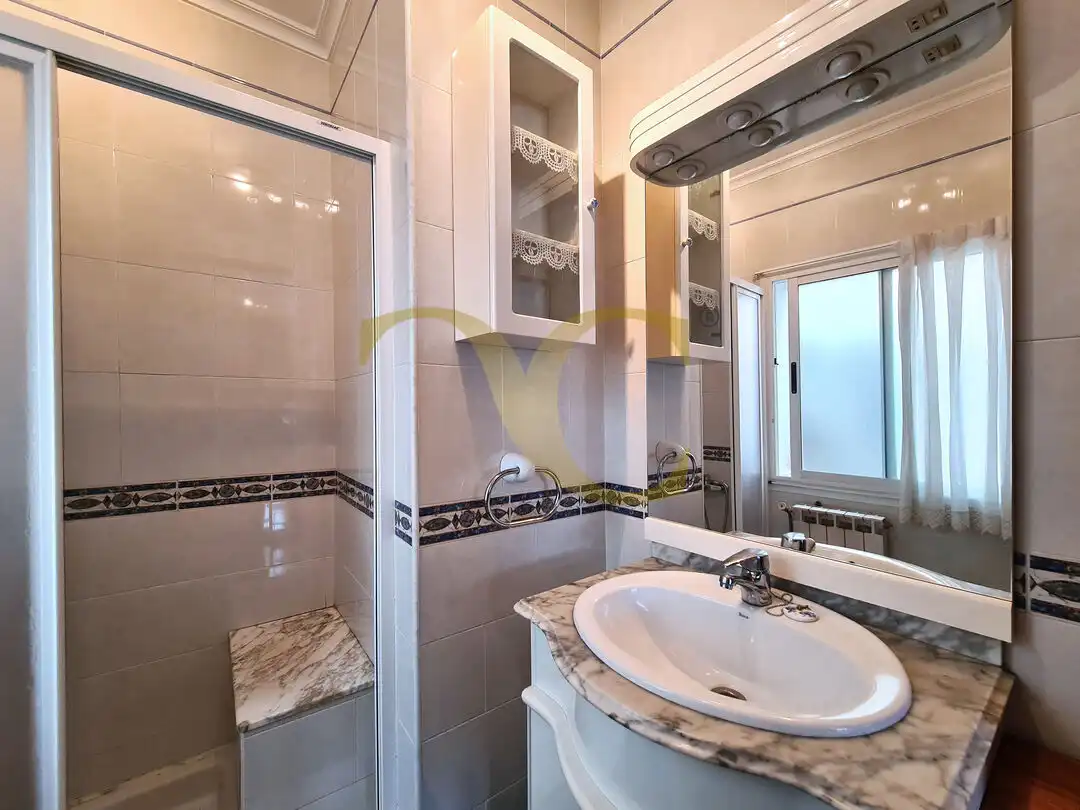 Baño de Piso en venta en Ribadesella con Calefacción y Trastero