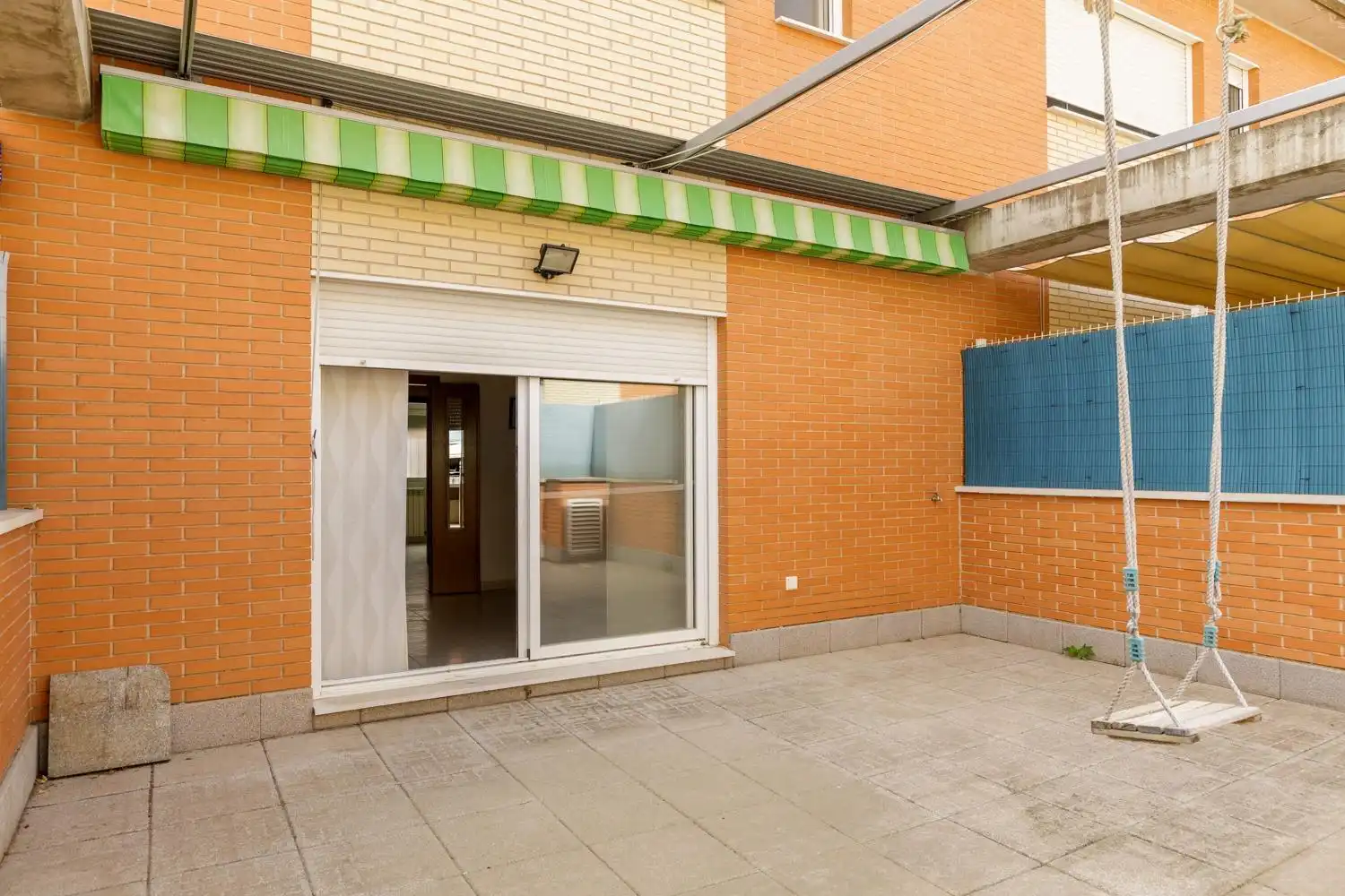 Vista exterior de Casa adosada en venda en María de Huerva amb Calefacció, Jardí privat i Terrassa