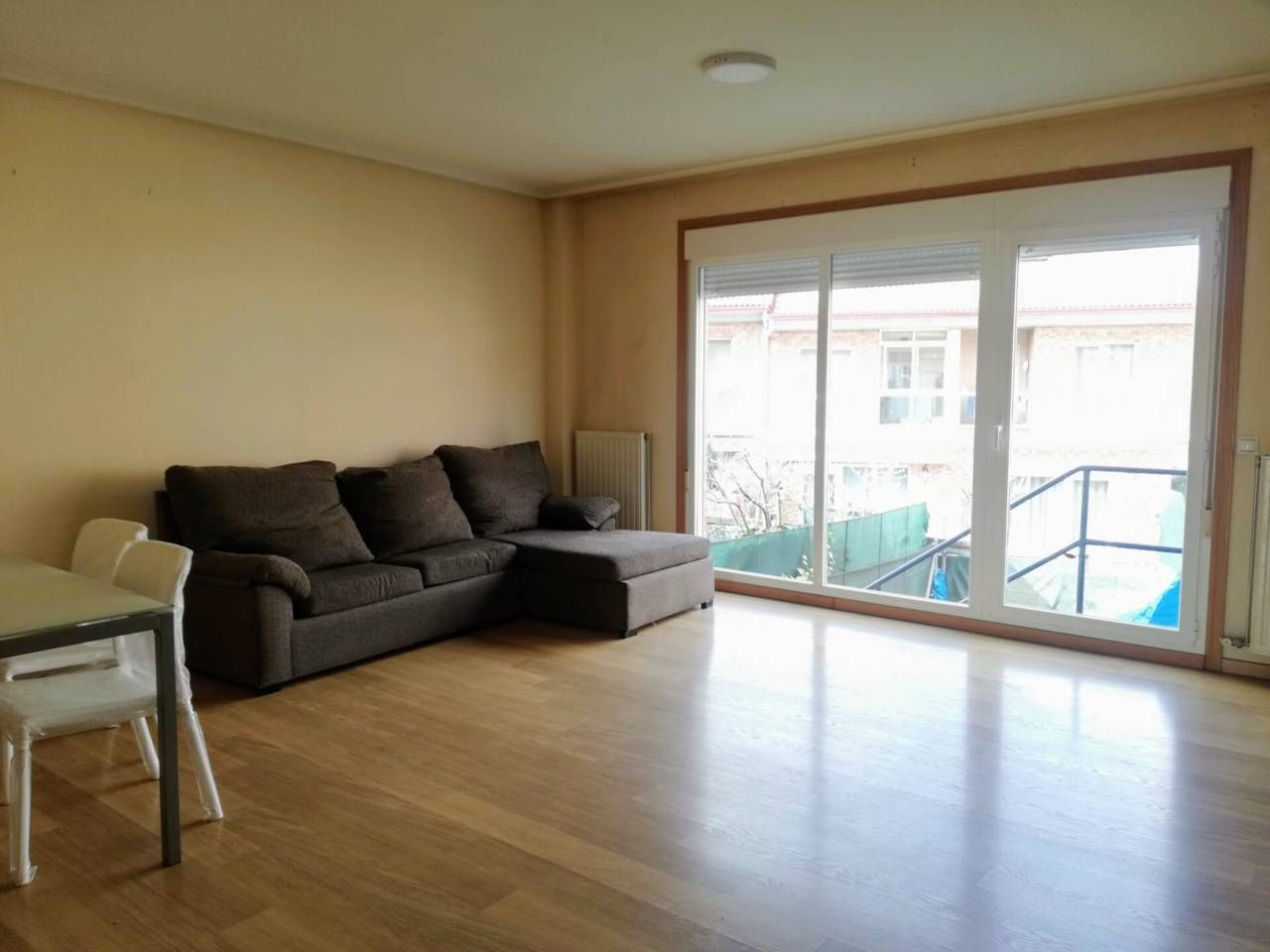 Sala de estar de Casa adosada de alquiler en Burgos Capital con Calefacción, Jardín privado y Parquet