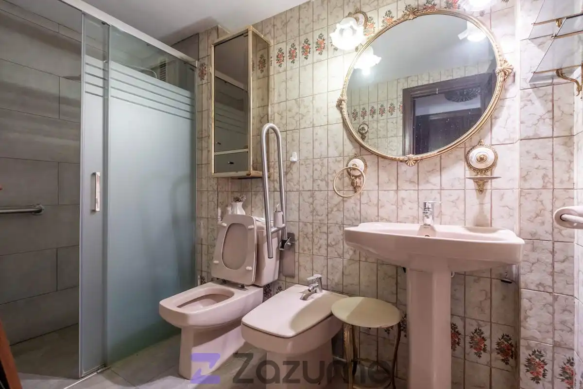 Baño de Piso de alquiler en Zaragoza con Calefacción, Parquet y Terraza