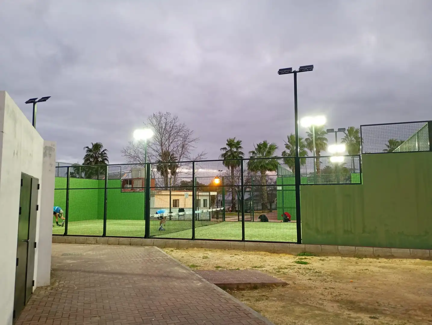 Vista exterior de Piso en venta en Sanlúcar la Mayor con Aire acondicionado, Trastero y Amueblado