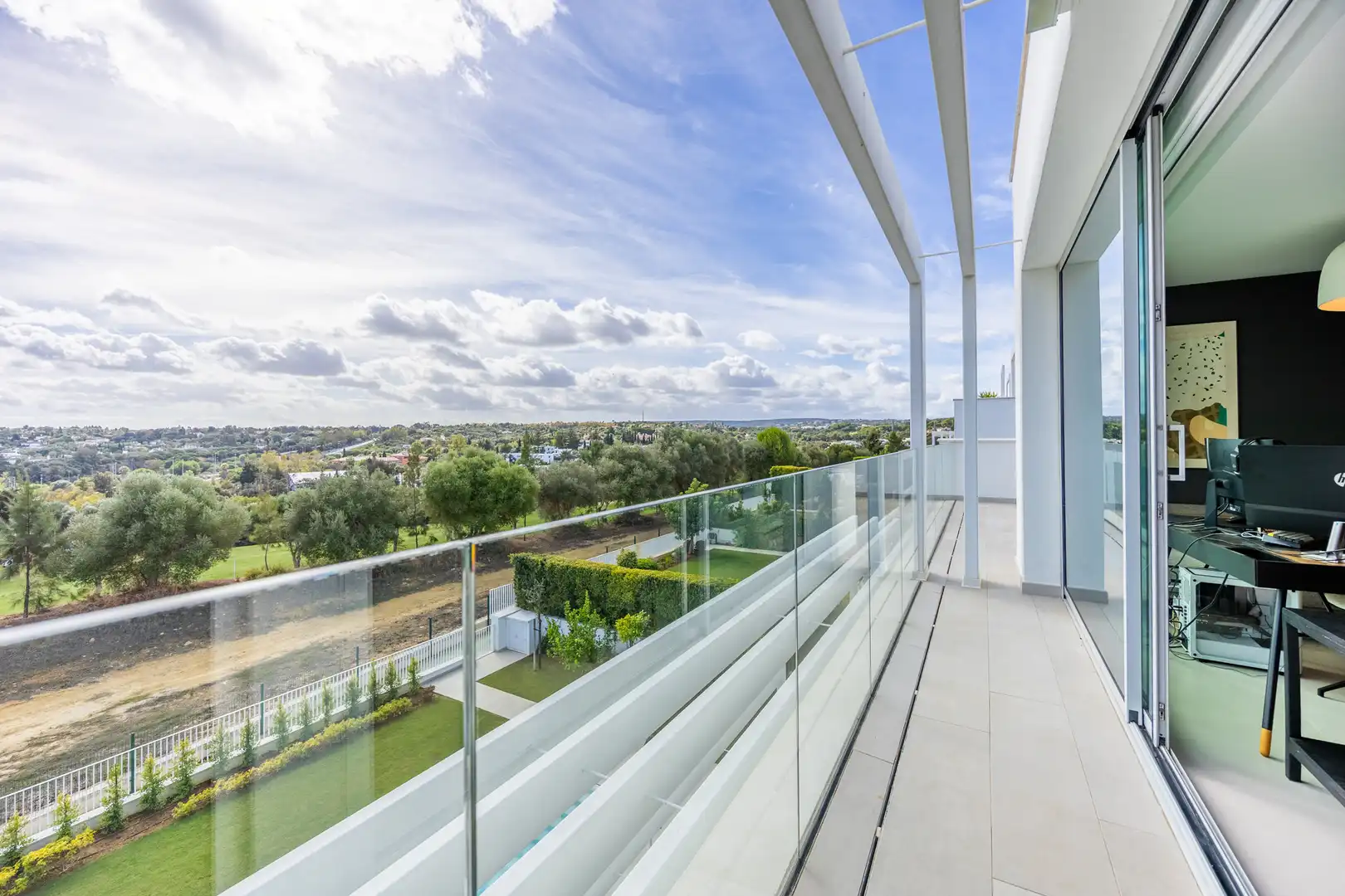 Terrassa de Casa adosada en venda en Sotogrande amb Aire condicionat, Calefacció i Jardí privat