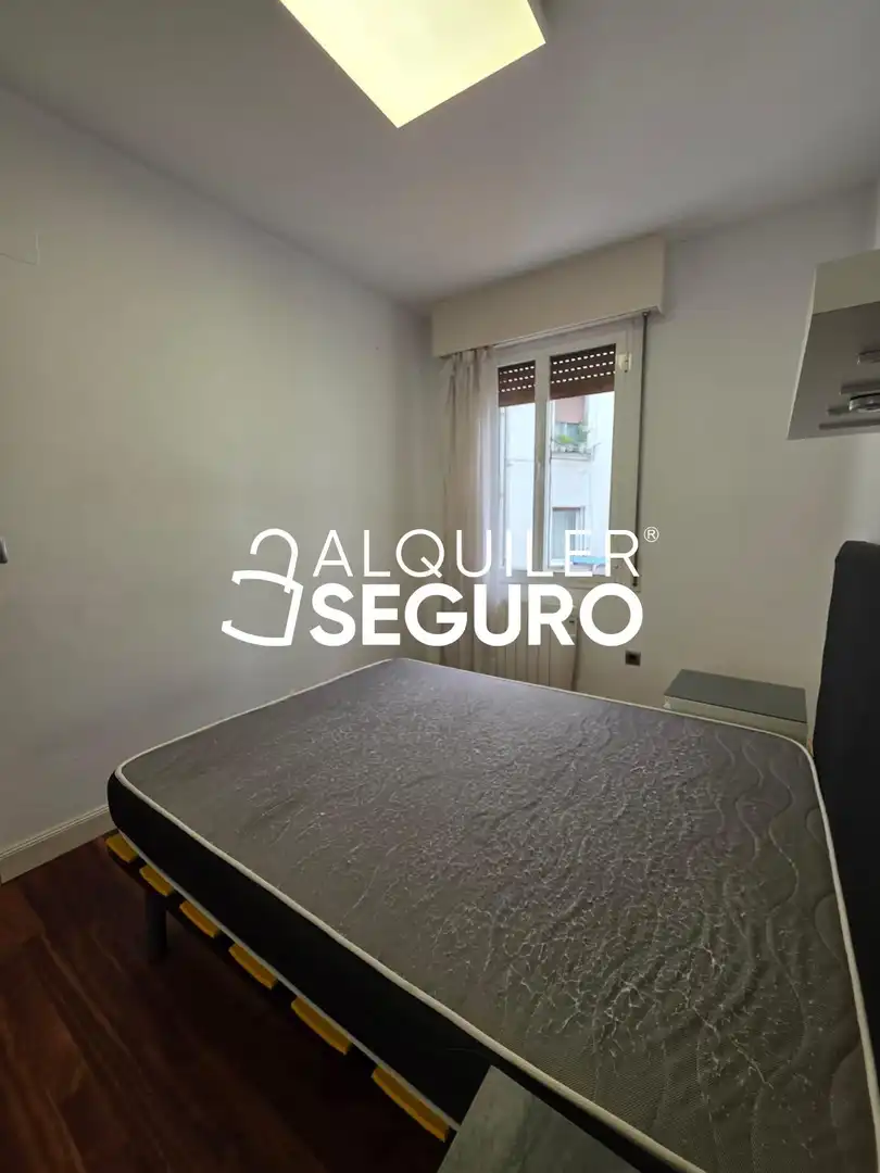 Habitación de Piso de alquiler en Bilbao  con Calefacción y Amueblado