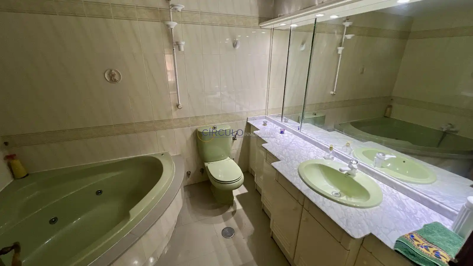 Baño de Piso en venta en Lorca con Aire acondicionado, Terraza y Amueblado
