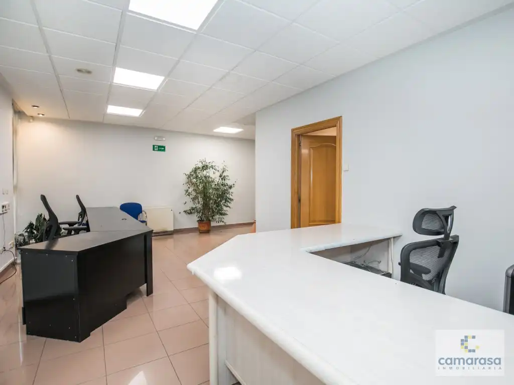 Local en venta en Ávila