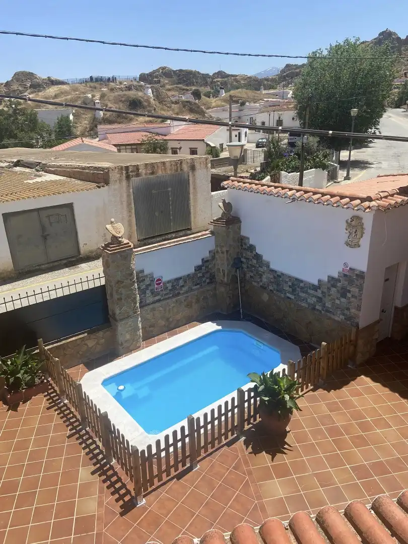 Piscina de Finca rústica en venda en Guadix amb Moblat, Forn i Piscina comunitària