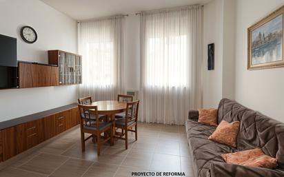Living room of Flat for sale in  Barcelona Capital  with Heating, Furnished and Oven