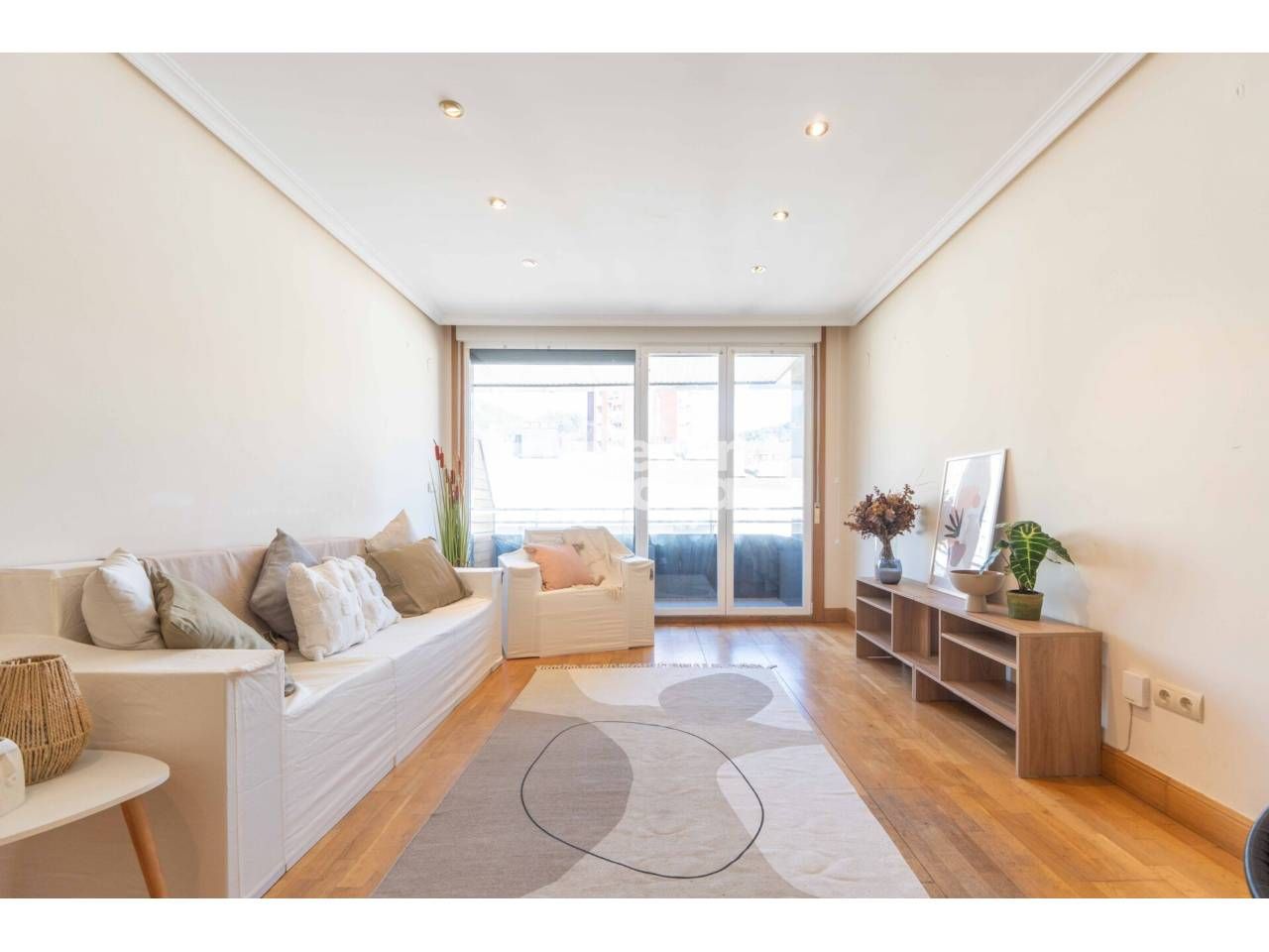 Sala d'estar de Pis en venda en Donostia - San Sebastián  amb Calefacció, Terrassa i Traster