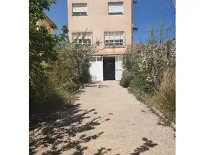 Vista exterior de Casa o xalet en venda en Baza amb Calefacció, Jardí privat i Terrassa