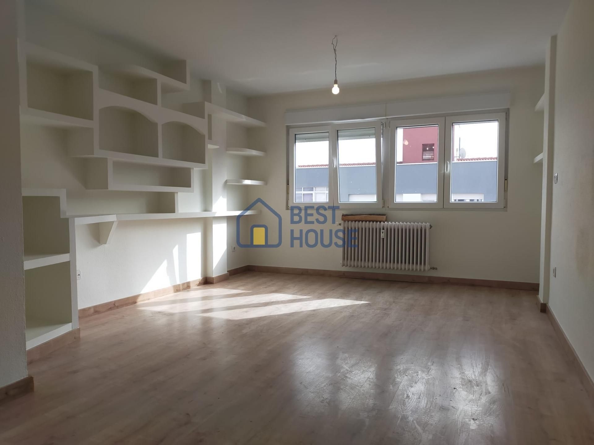 Sala d'estar de Pis en venda en León Capital  amb Terrassa