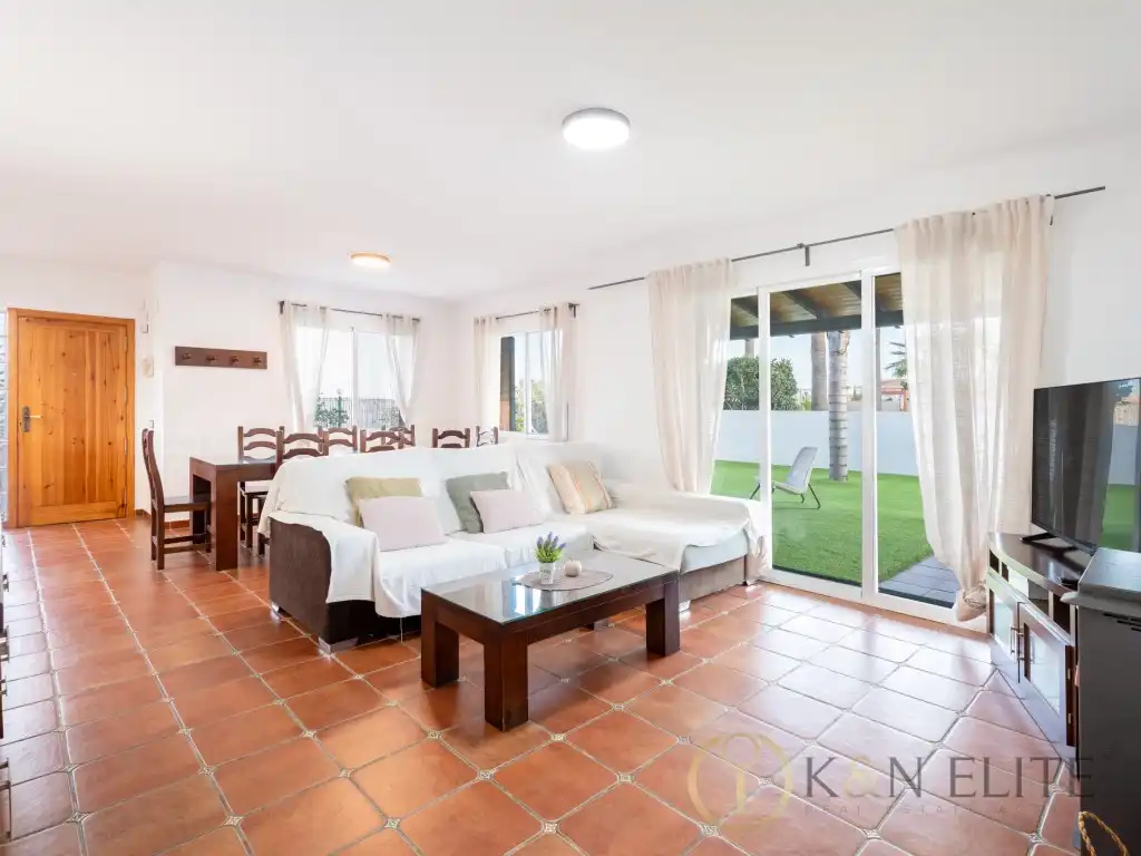 Sala d'estar de Casa o xalet de lloguer en Riba-roja de Túria amb Terrassa i Piscina comunitària