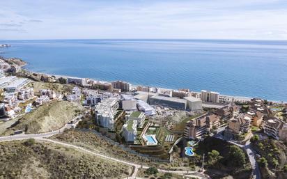 Vista exterior de Pis en venda en Fuengirola amb Aire condicionat, Terrassa i Piscina