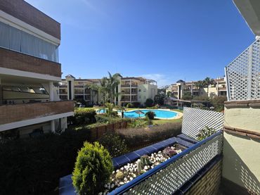 Piso con piscina en venta en Calle Severiano Ballesteros 12