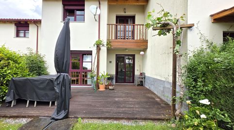 COQUETO CHALET CON JARDIN EN VEGA DE SARIEGO
