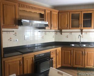 Cuina de Pis de lloguer en Betanzos amb Calefacció, Parquet i Balcó