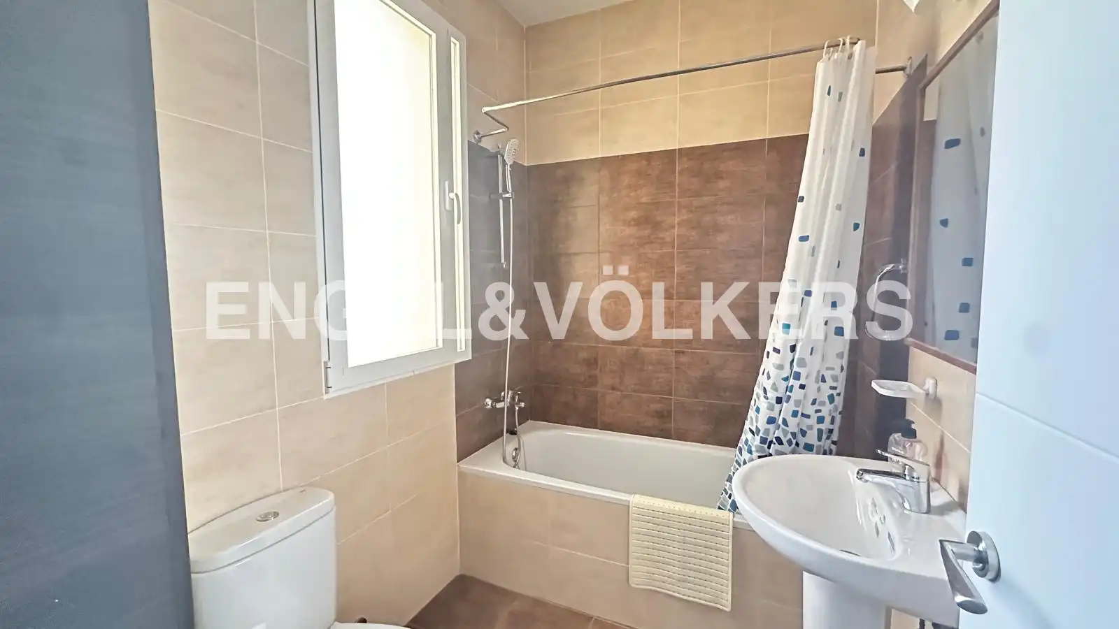 Badezimmer von Wohnung zur Miete in Madrid mit Heizung, Möbliert und Balkon