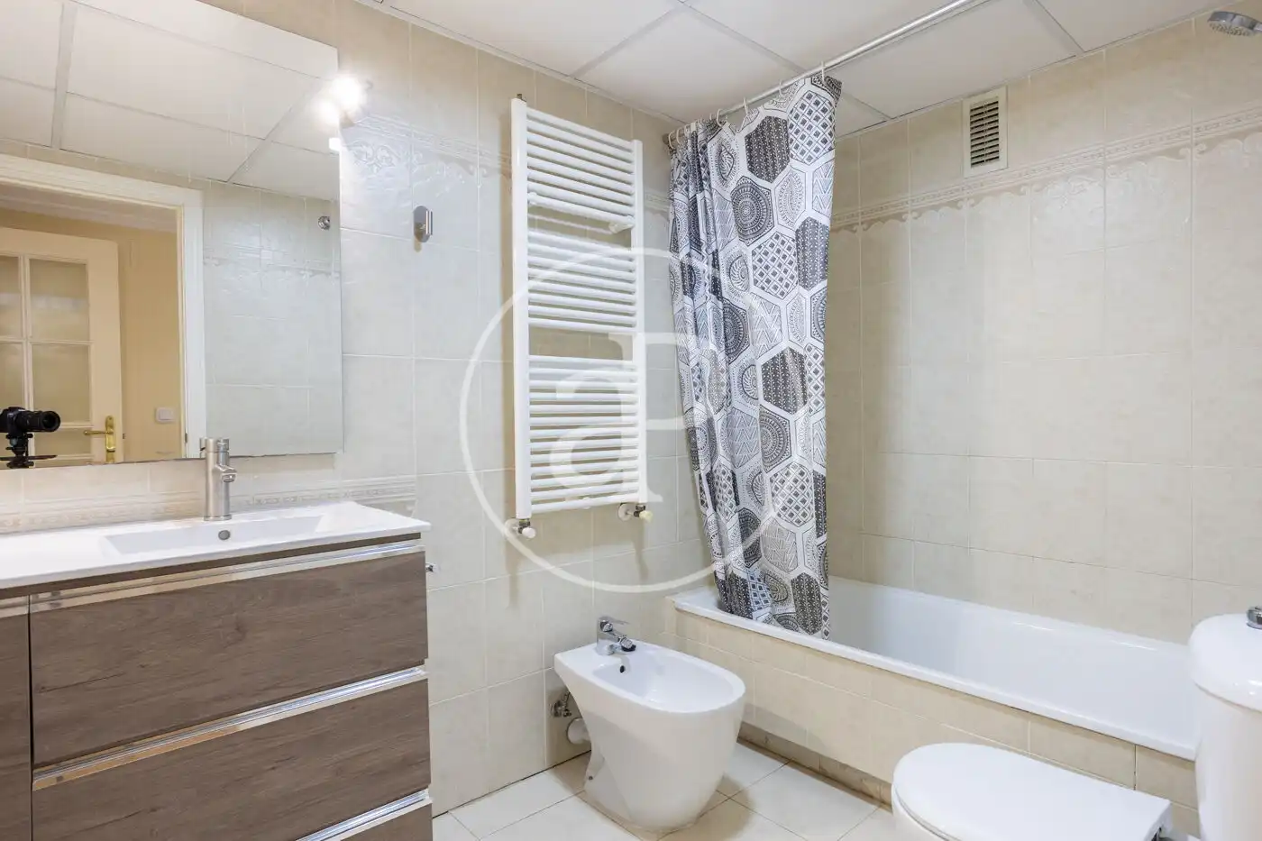 Badezimmer von Wohnung zur Miete in Valencia mit Klimaanlage, Heizung und Privatgarten