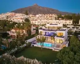 Villa con piscina in vendita a Nueva Andalucía, imagen 3