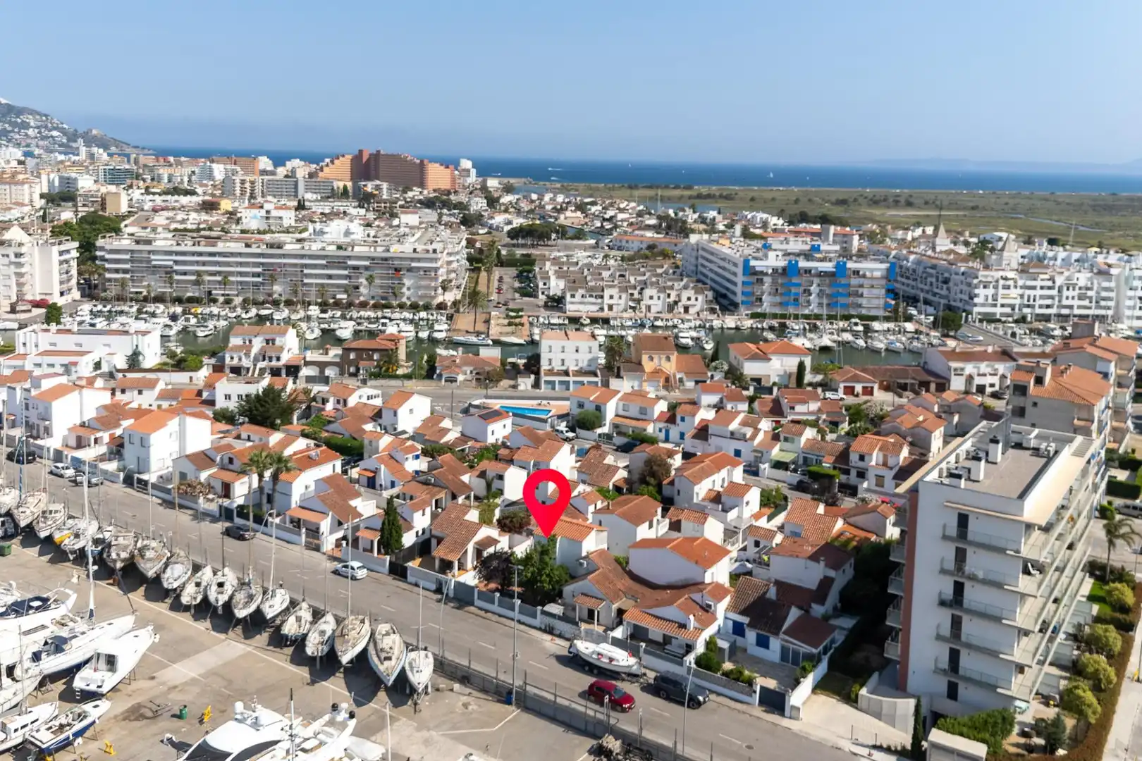 Vista exterior de Casa o xalet en venda en Roses amb Jardí privat, Terrassa i Forn