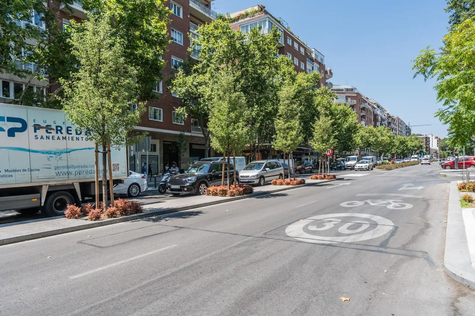 Außenansicht von Geschaftsraum zur Miete in Madrid mit Klimaanlage