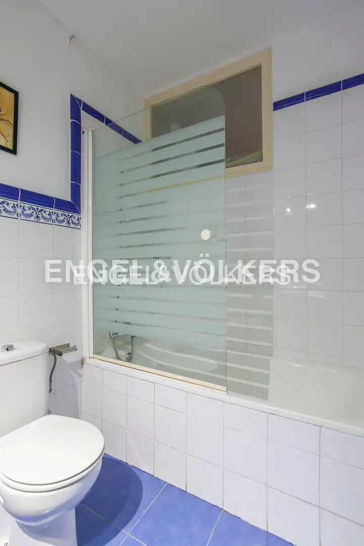 Bathroom of Flat for sale in Madrid  with Heating and Balcony