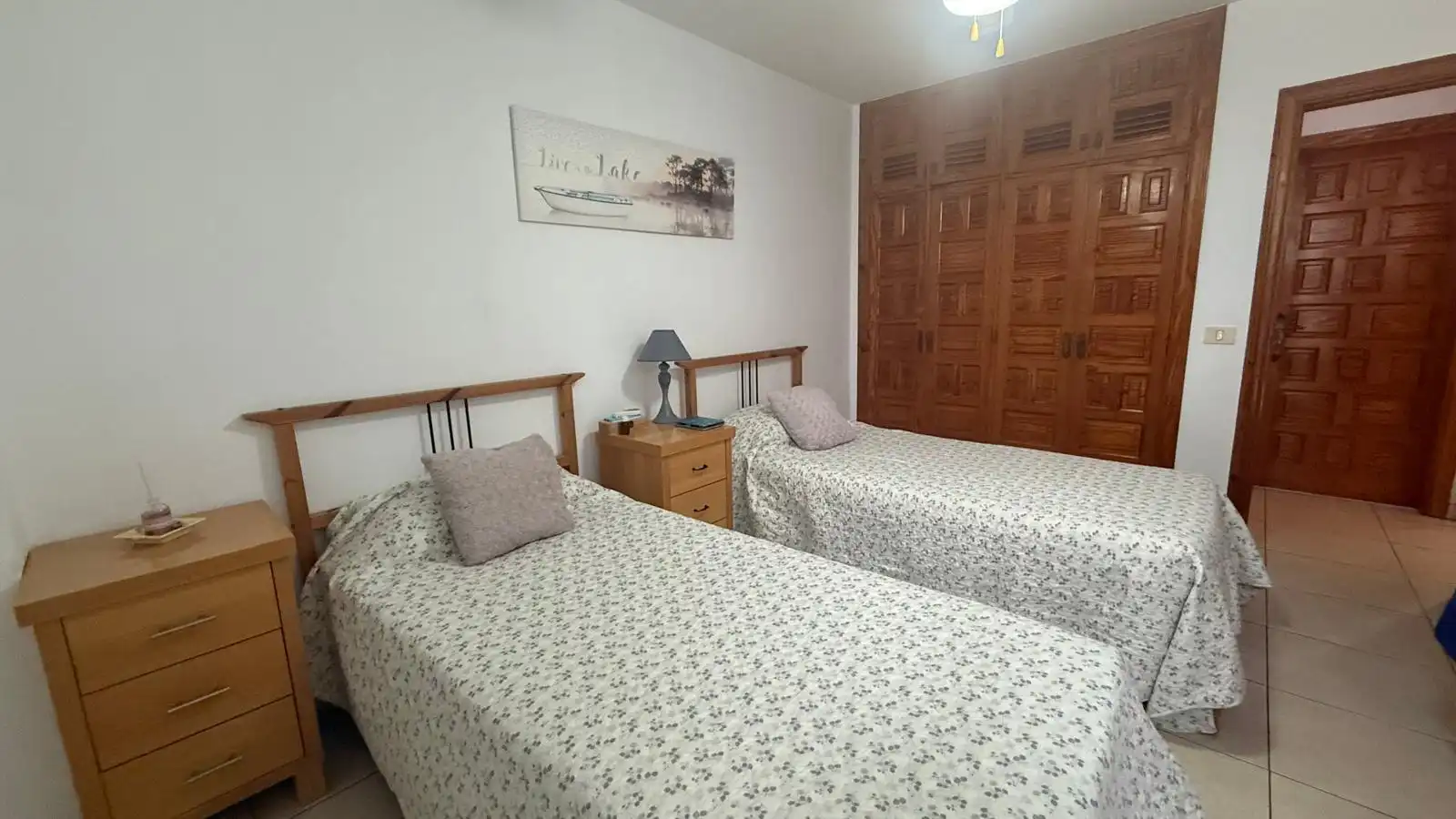 Schlafzimmer von Erdgeschoss zum Verkauf in Arona mit Privatgarten, Terrasse und Abstellraum