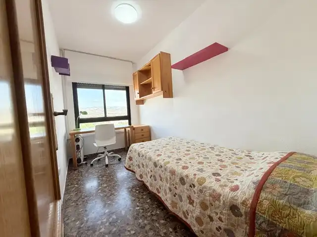 Habitación de Piso en venta en Castellón de la Plana / Castelló de la Plana con Aire acondicionado, Calefacción y Terraza