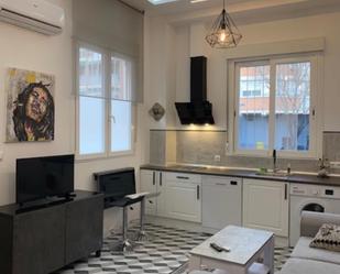 Cuina de Apartament de lloguer en  Madrid Capital amb Aire condicionat