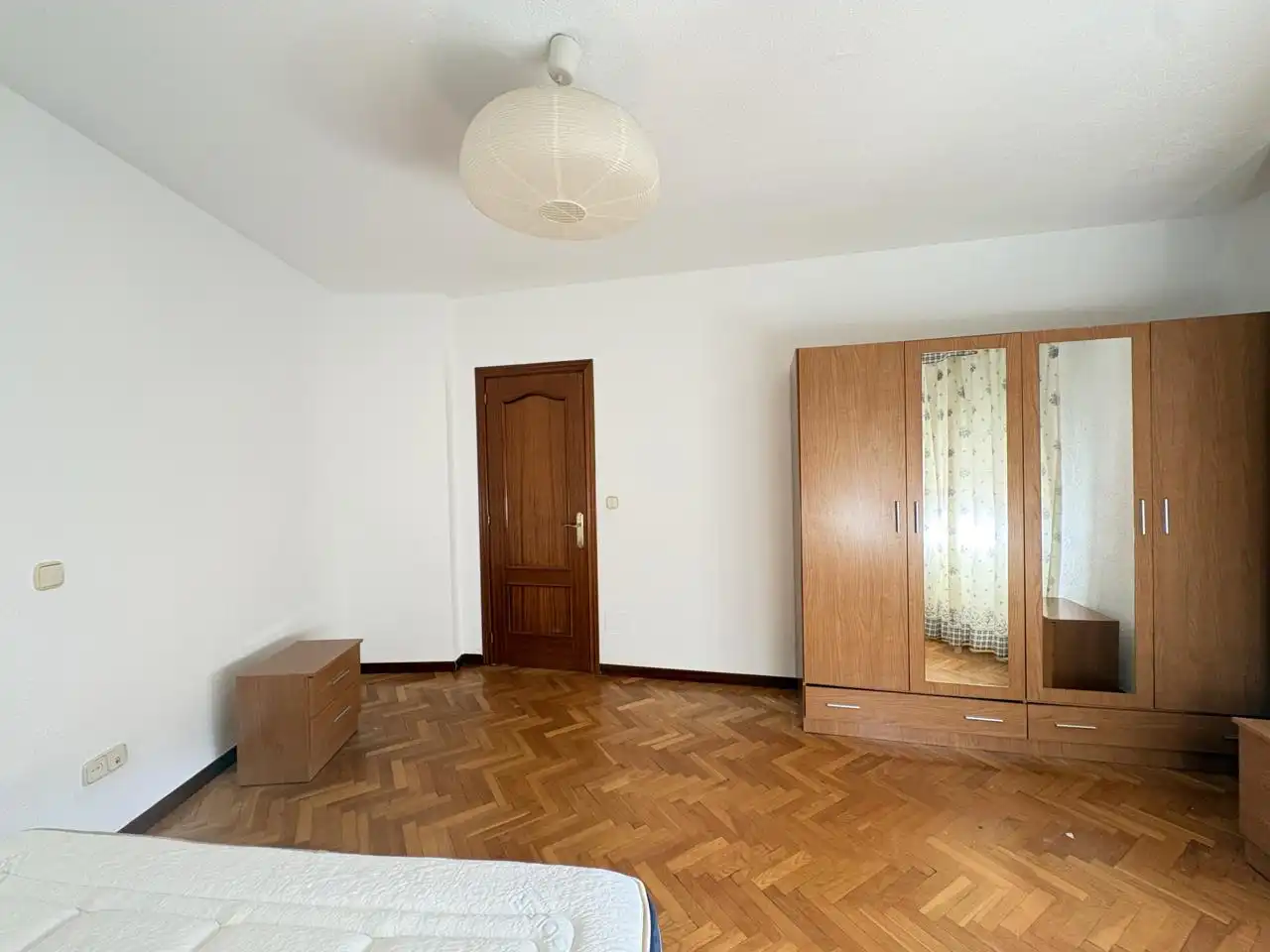 Schlafzimmer von Wohnung zur Miete in Madrid mit Klimaanlage, Heizung und Parkett
